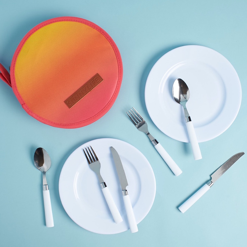 SUNNYLIFE Lovers Picnic Set in Malibu